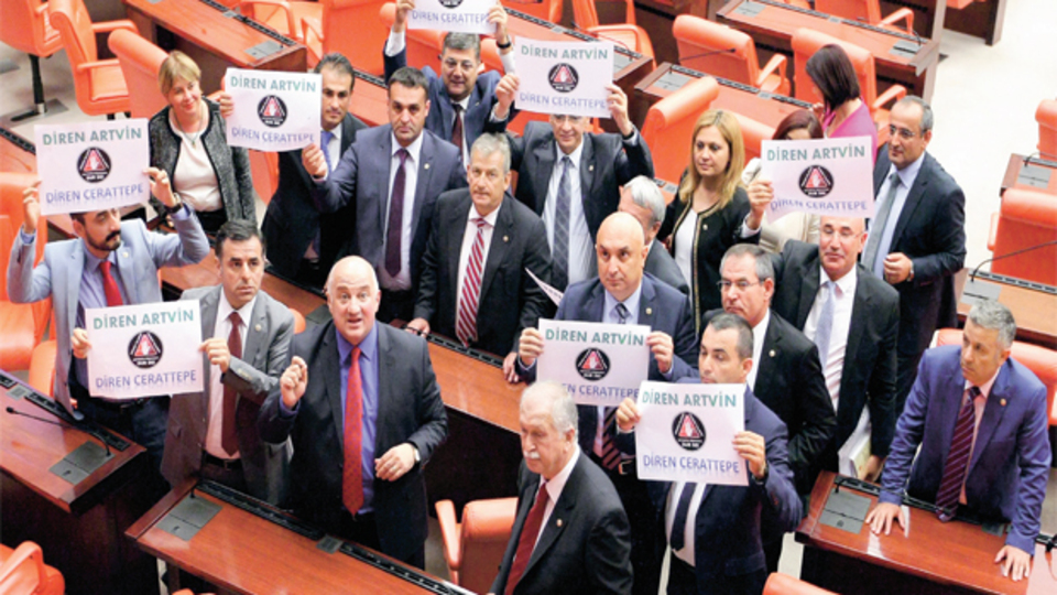 Artvin için meclis'te eylem