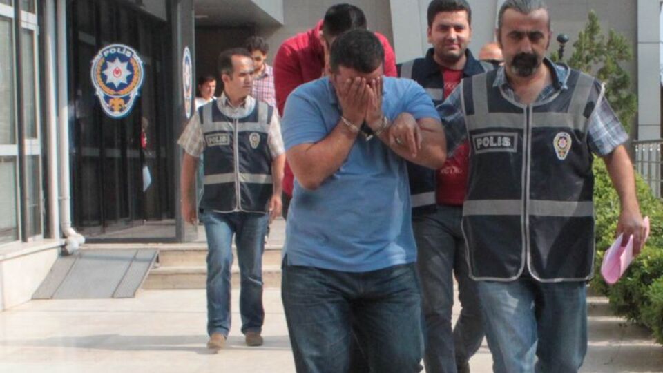 Fuhuş şebekesinin şifrelerini ahlak polisi çözdü
