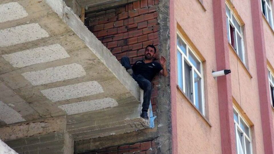 Elazığ'da işsiz genç canına kıymak istedi