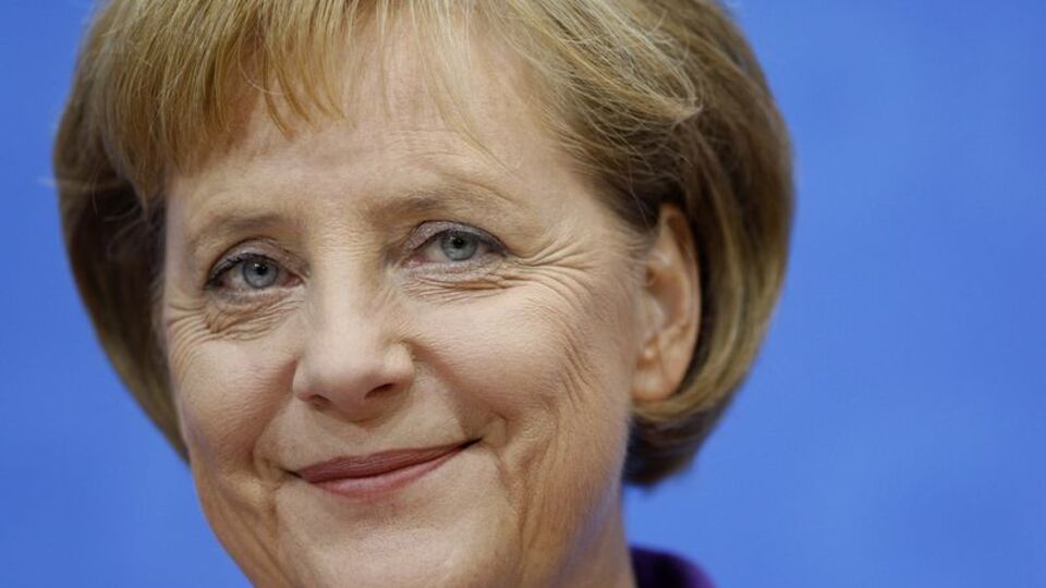 Merkel Youtube'a düştü!