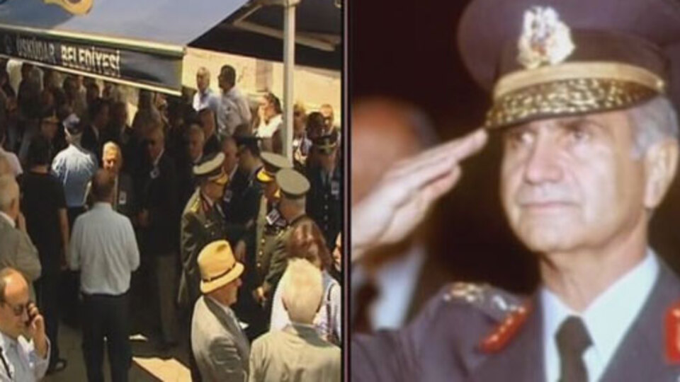 Cenazede dikkat çeken çelenk!