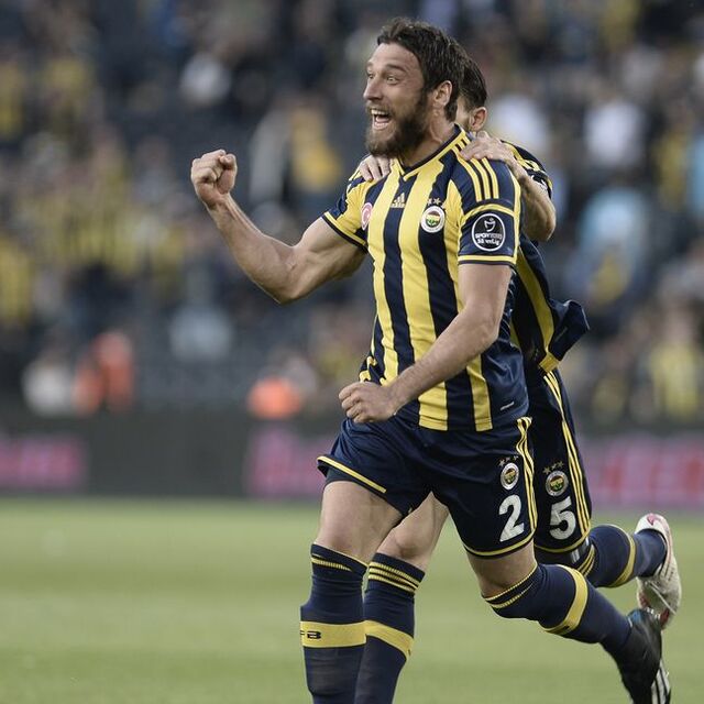 Egemen imzayı attı