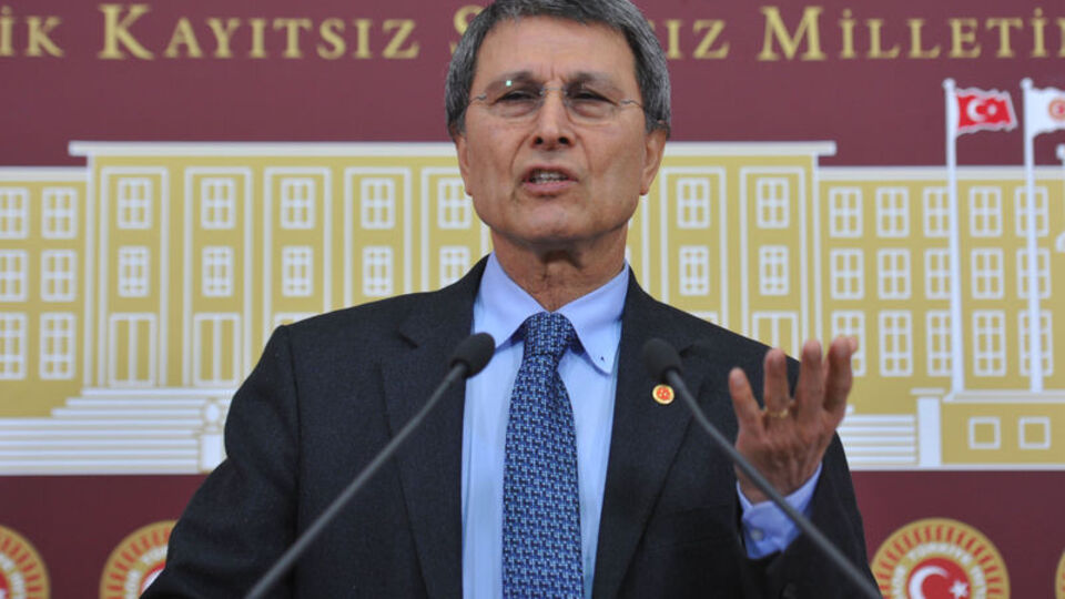 Yusuf Halaçoğlu görevinden alındı