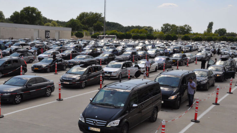 Akın akın geliyorlar!