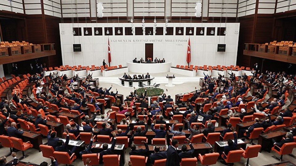 Meclis'te şimdi de oda kavgası