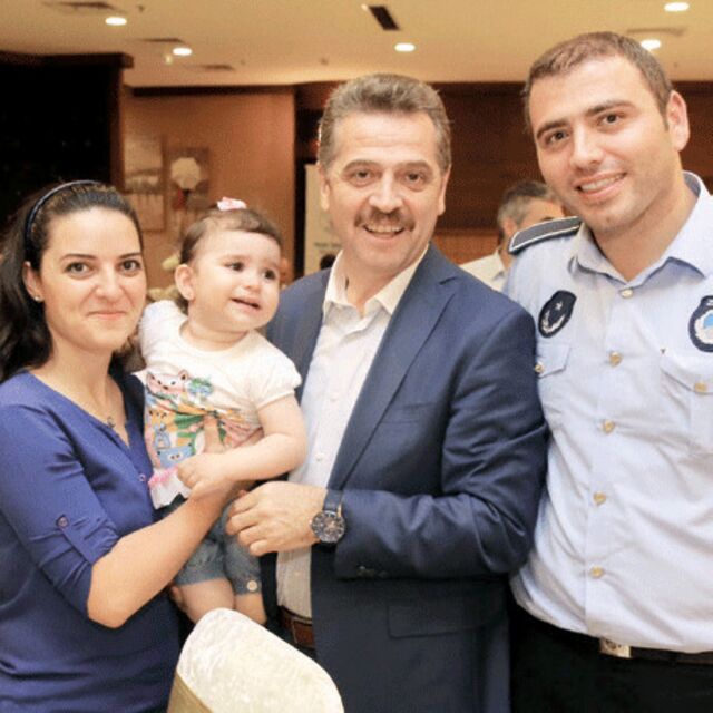 Personeliyle aynı sofrayı paylaştı