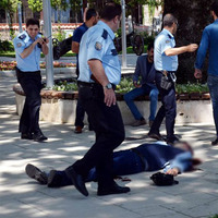 Sultanların türbesindeki düello kamerada!