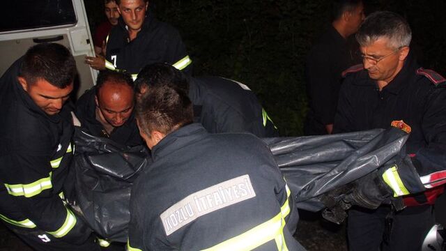 Yüksekten düşen itfaiye eri hayatını kaybetti