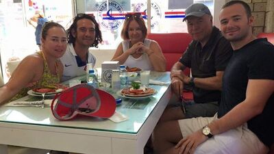 Müjde Ar, pidecide yakalandı