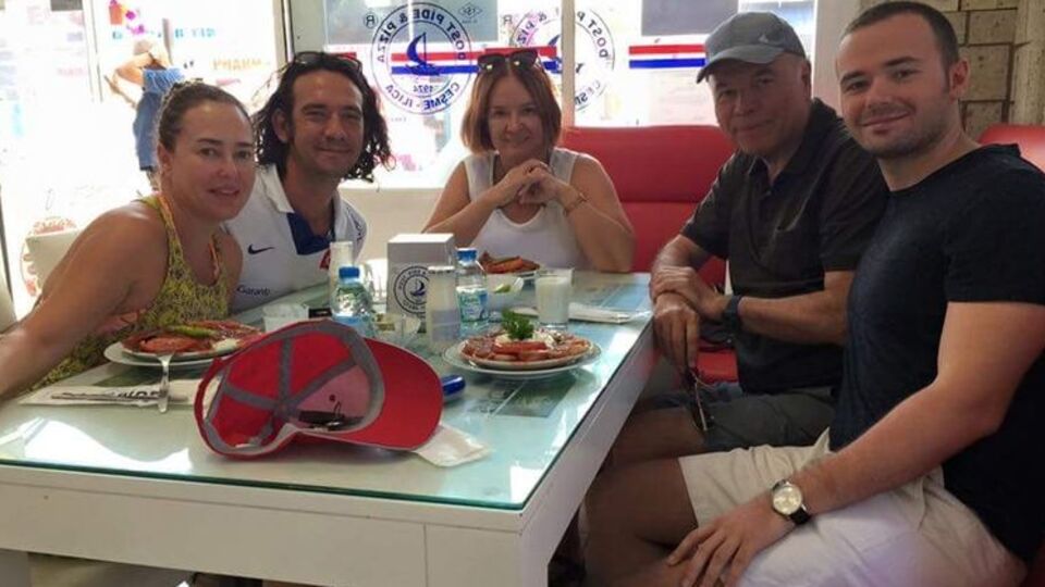 Müjde Ar, pidecide yakalandı