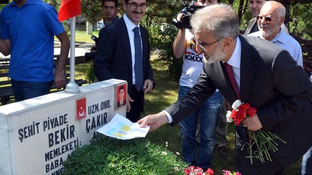Bakan'ı duygulandıran 'Robin Van Persie' notu!