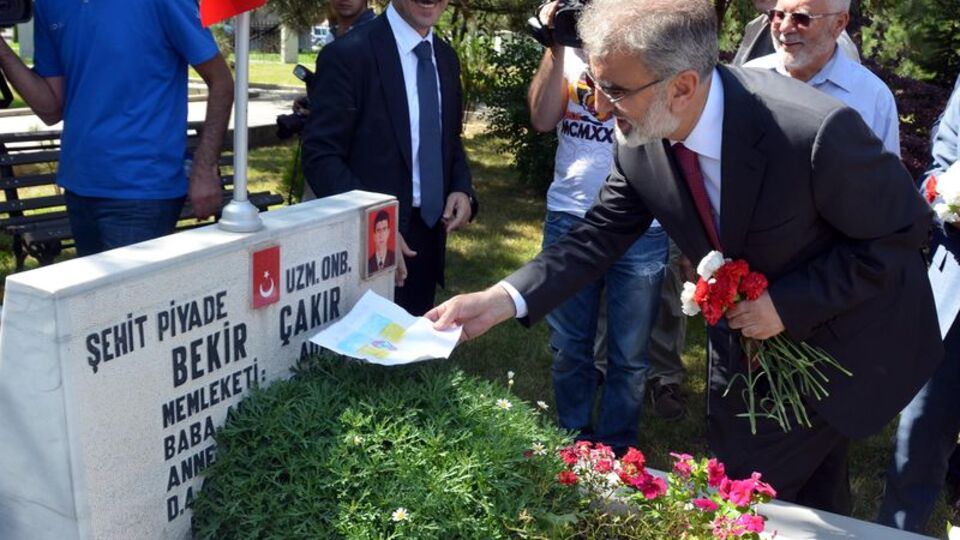 Bakan'ı duygulandıran 'Robin Van Persie' notu!