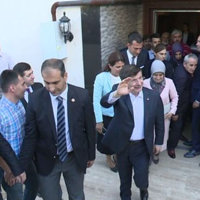 Başbakan Davutoğlu'ndan taziye ziyareti