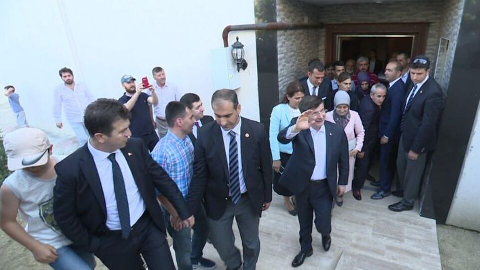 Başbakan Davutoğlu'ndan taziye ziyareti