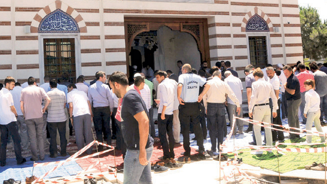 Şerbetli, lokumlu cami açılışı