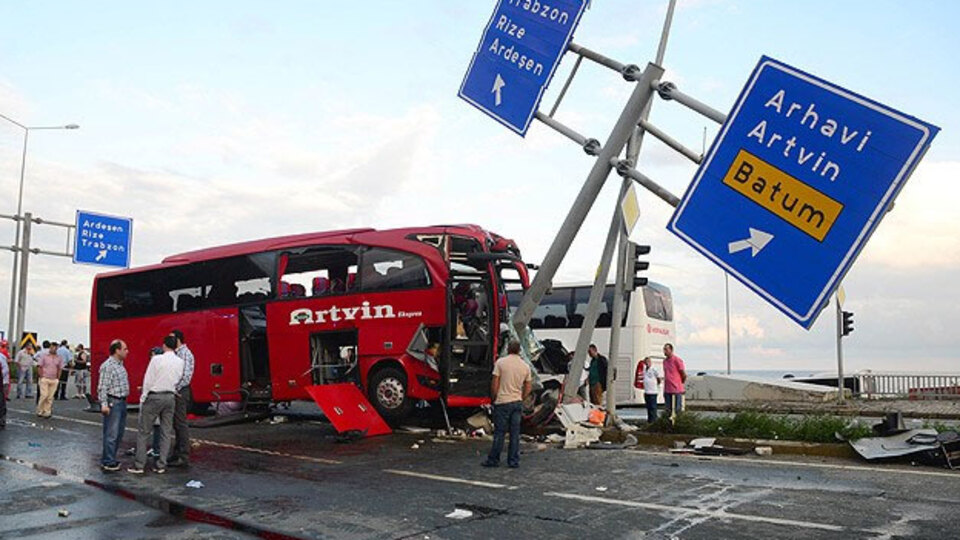Rize'de feci kaza: 1 ölü, 36 yaralı
