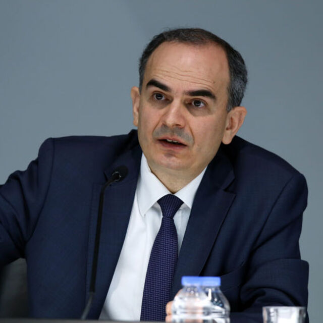 Sözünü geçiremiyor!
