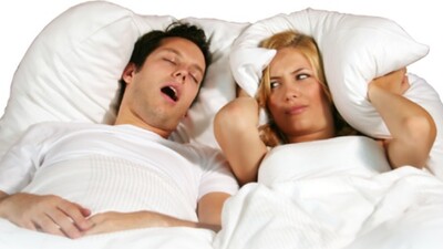 Horlayan insan uykusunu alamıyor