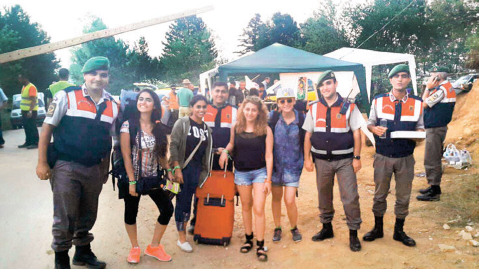 Jandarmadan, 'dijital hippiler'e bayram ziyareti