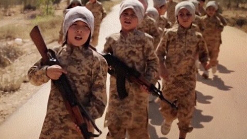 IŞİD, çocuklara ölümü öğretiyor