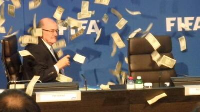 Blatter'e şok protesto