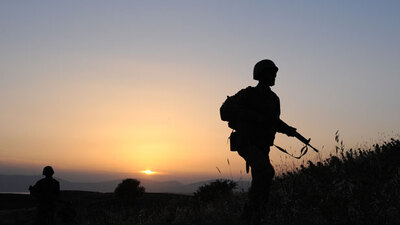 Teröristlerle asker arasında çatışma