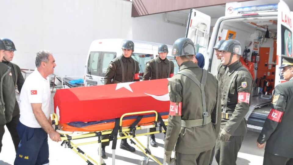 PKK'nın şehit ettiği Jandarma Onbaşı Ünal son yolcuğuna uğurlandı