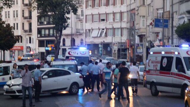 Kapıdan dönünce barı kurşunladılar