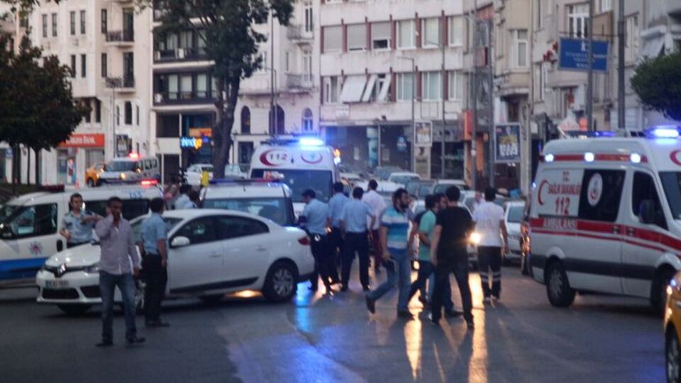 Kapıdan dönünce barı kurşunladılar