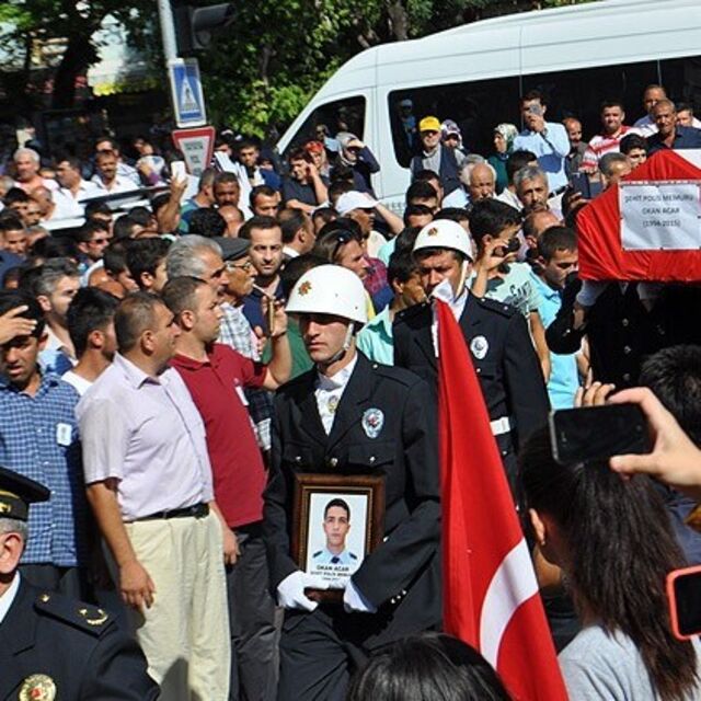 Şehit polisler son yolculuğuna uğurlandı