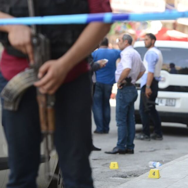 Diyarbakır'da 17 kişi gözaltında