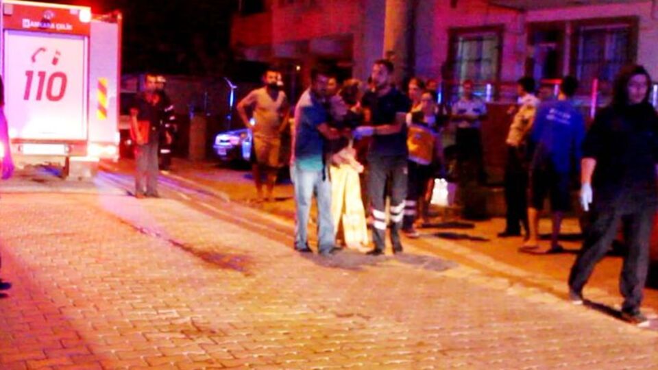 Üzerine benzin döküp kendini yaktı!