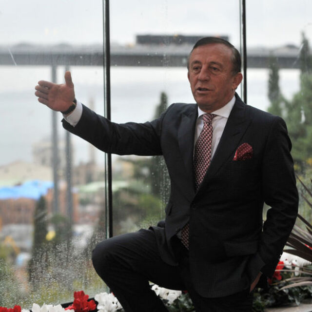 Ağaoğlu'nun telefonuna gelen "meçhul mesaj" savcılıkta