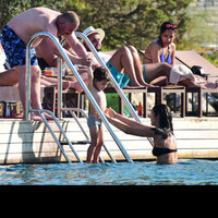 Onunla tanıştırdı