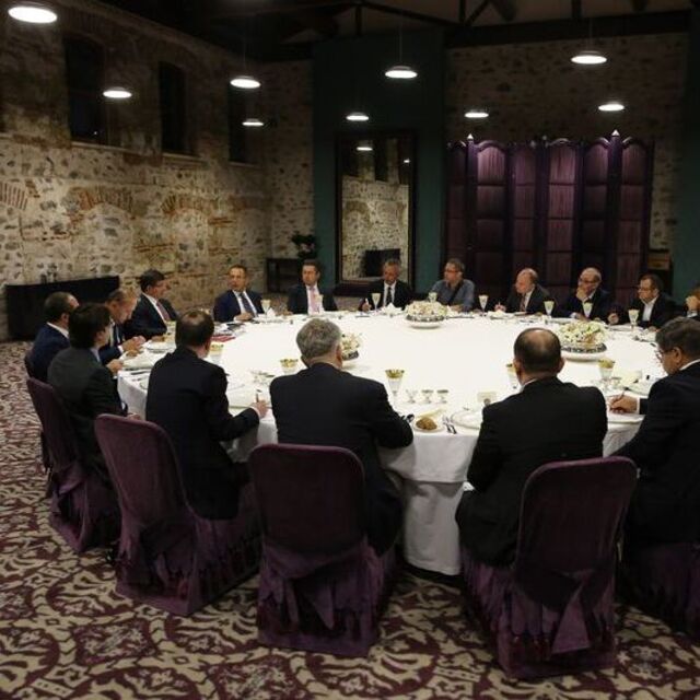 Başbakan Davutoğlu genel yayın yönetmenleriyle bir araya geldi