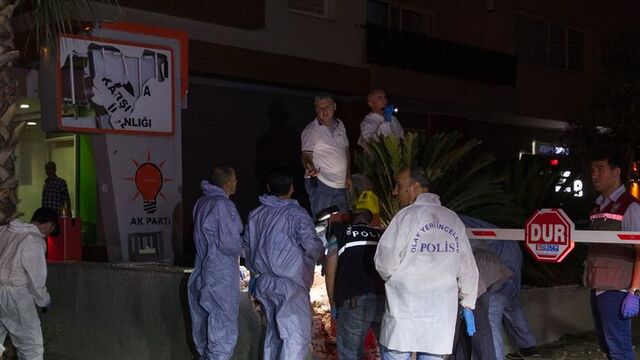 İzmir'de AK Parti binası önünde patlama