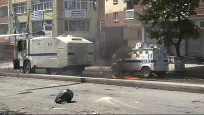 Gazi Mahallesi'nde polise saldırı