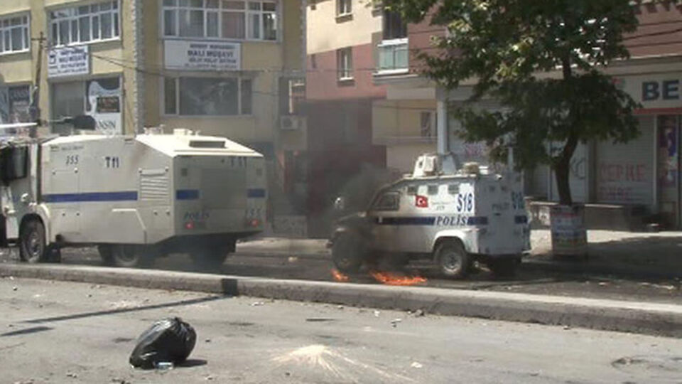 Gazi Mahallesi'nde polise saldırı