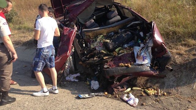 Kamyon emniyet şeridindeki otomobili biçti: 1 ölü 2 yaralı
