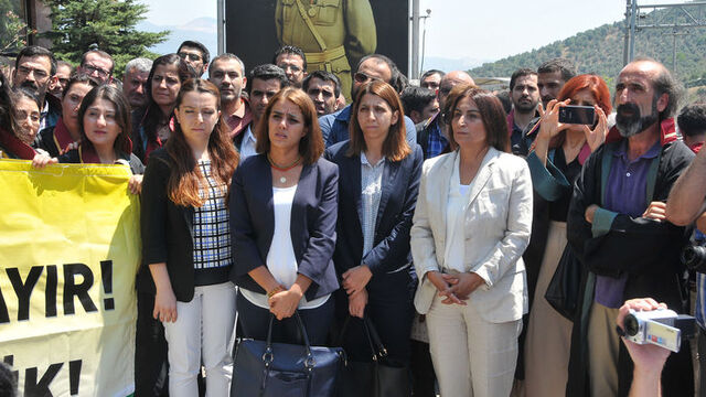 120 avukat Öcalan için dilekçe verdi
