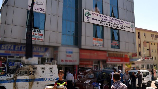 O ilde polis ve HDP'liler alarma geçti