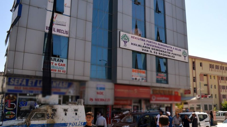 O ilde polis ve HDP'liler alarma geçti