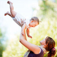 Bebeğinizi havaya atarak sevmeyin!