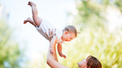 Bebeğinizi havaya atarak sevmeyin!