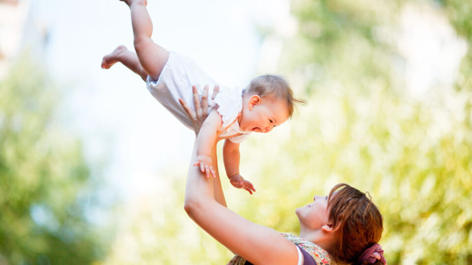 Bebeğinizi havaya atarak sevmeyin!