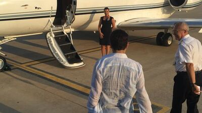 Konsere özel jetle yetişti