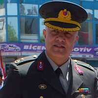 "Çok zor şartlarda okuyup bu mertebeye geldi"