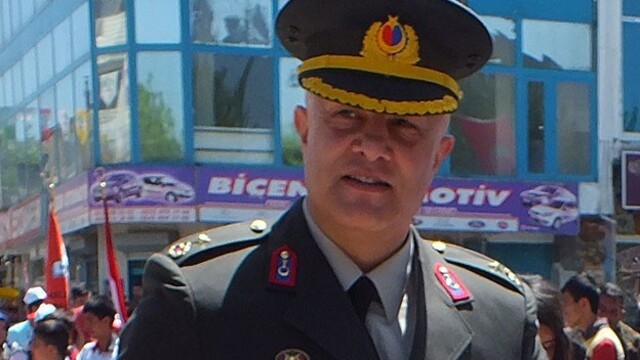 "Çok zor şartlarda okuyup bu mertebeye geldi"