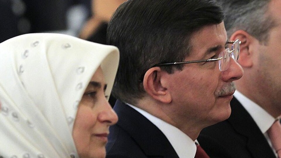 Davutoğlu çiftinden şehit eşine taziye telefonu