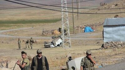 Karakola saldıran PKK'lıların kaçtığı araç takla attı